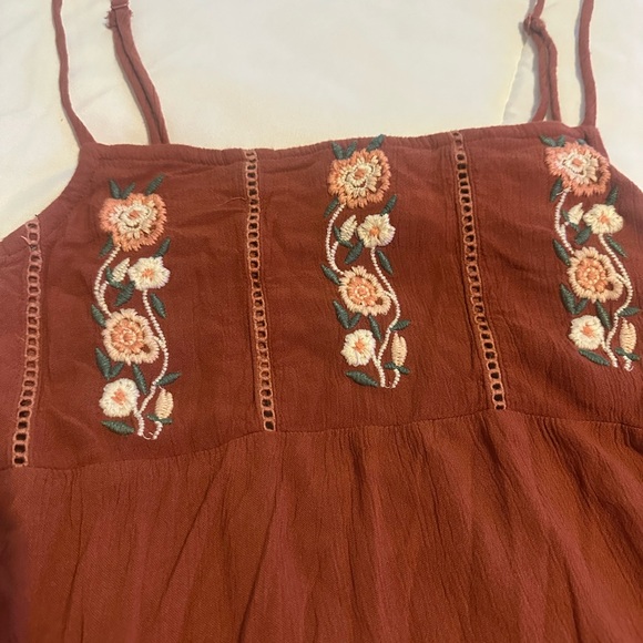 Billa 77 boho sundress embroidered top back has a keyhole cutout. Size large - Picture 3 of 7